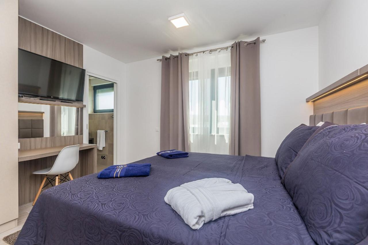 מאלינסקה Villa Poseidon Rova By El-Pi Tours מראה חיצוני תמונה